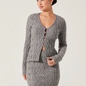 Astr The Label Gray Cable Knit Women's Sweater size S